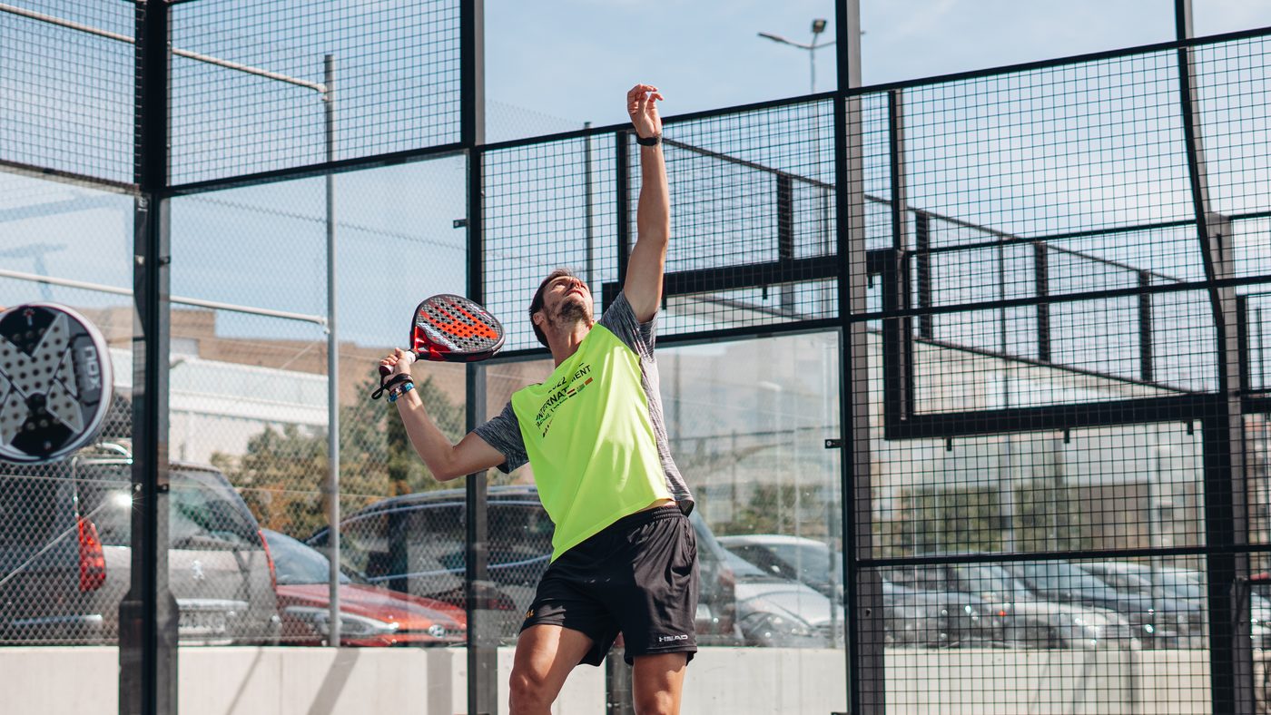 Player serving at a Padel & Go tournament